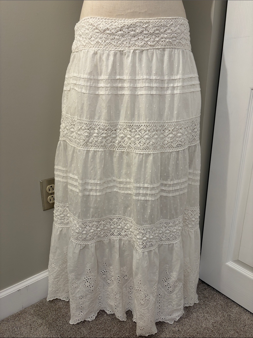 White Jennifer & Grace Maxi Skirt Size Large